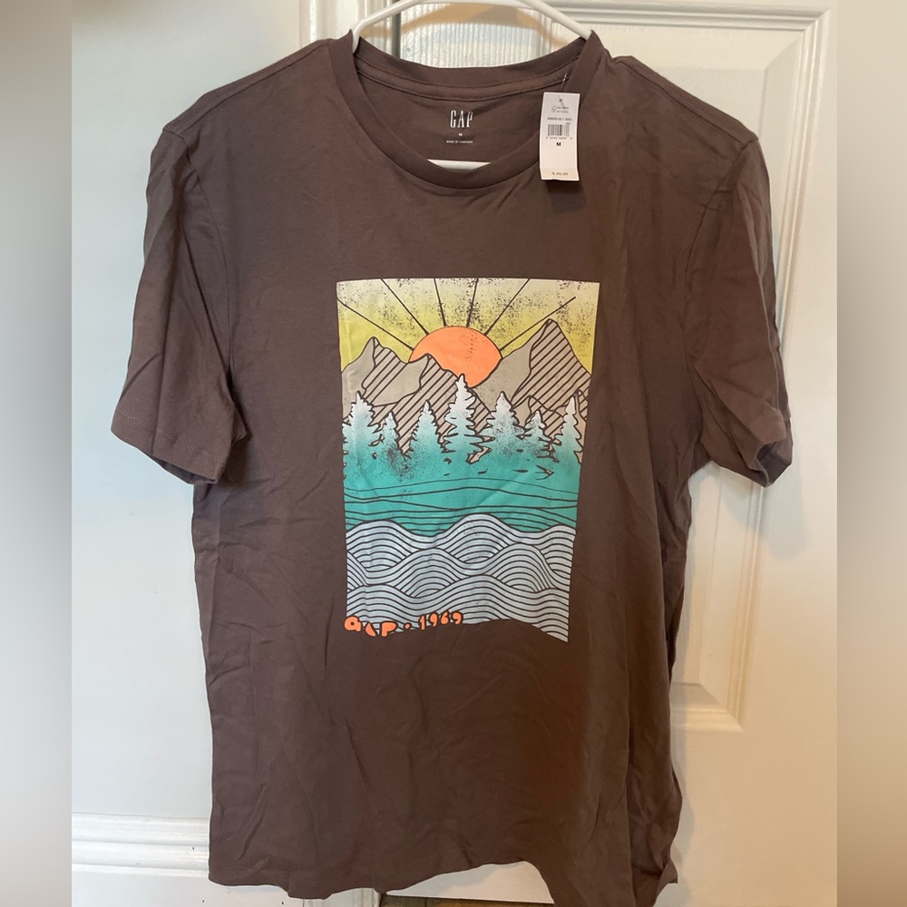Gap graphic tshirt